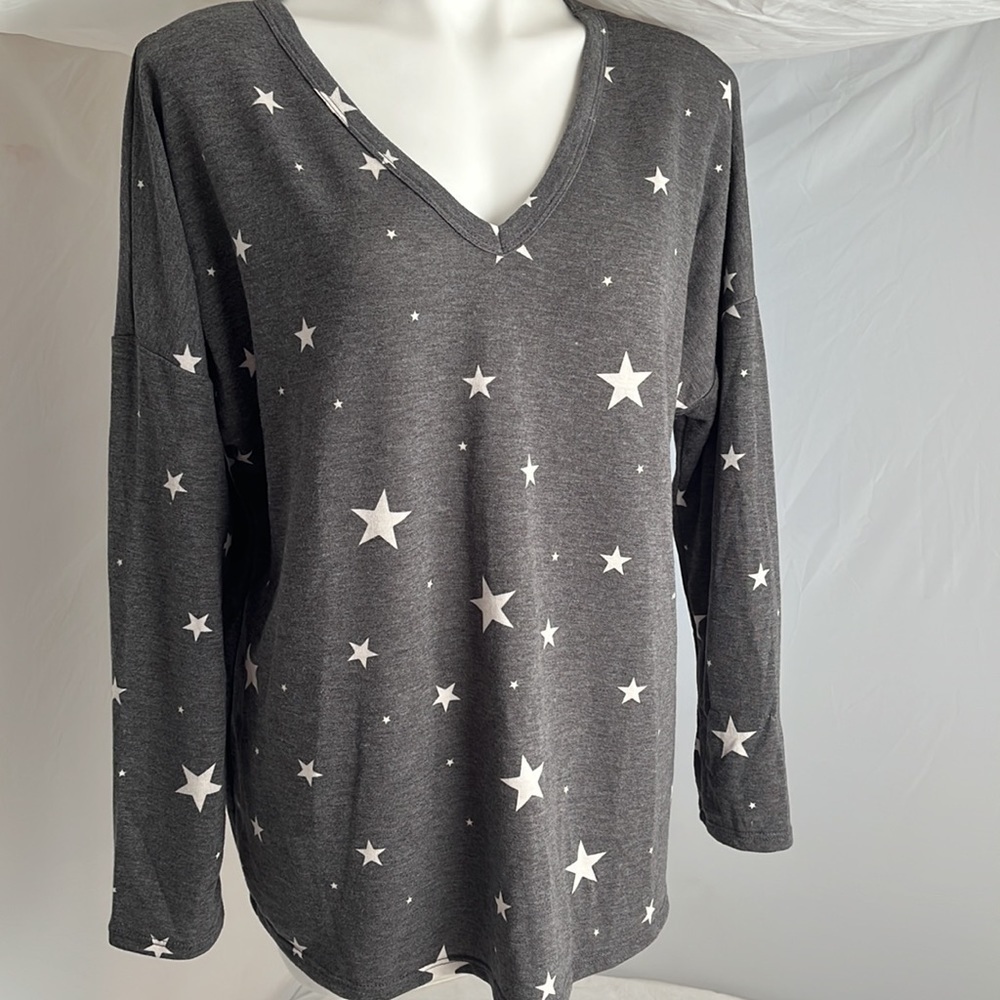 Heimish USA gray star print tunic style v-neck top
